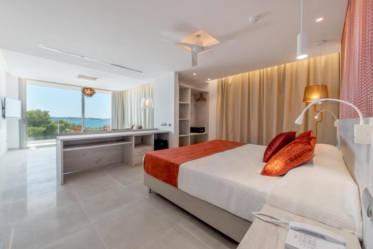 Hotel Abrat Сан-Антонио-Абад Экстерьер фото
