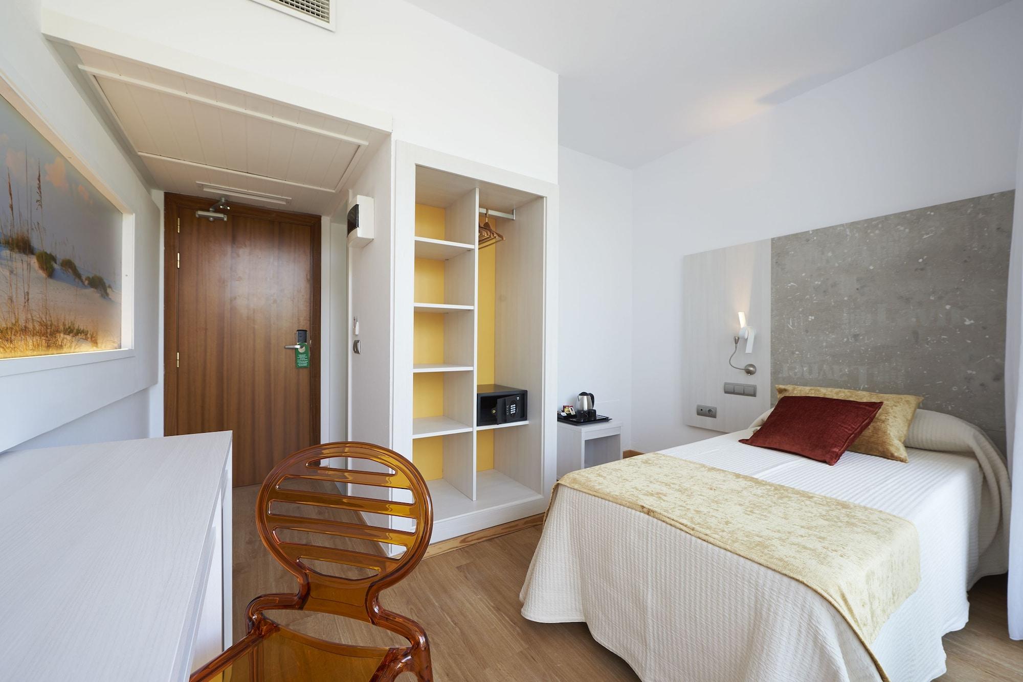 Hotel Abrat Сан-Антонио-Абад Экстерьер фото