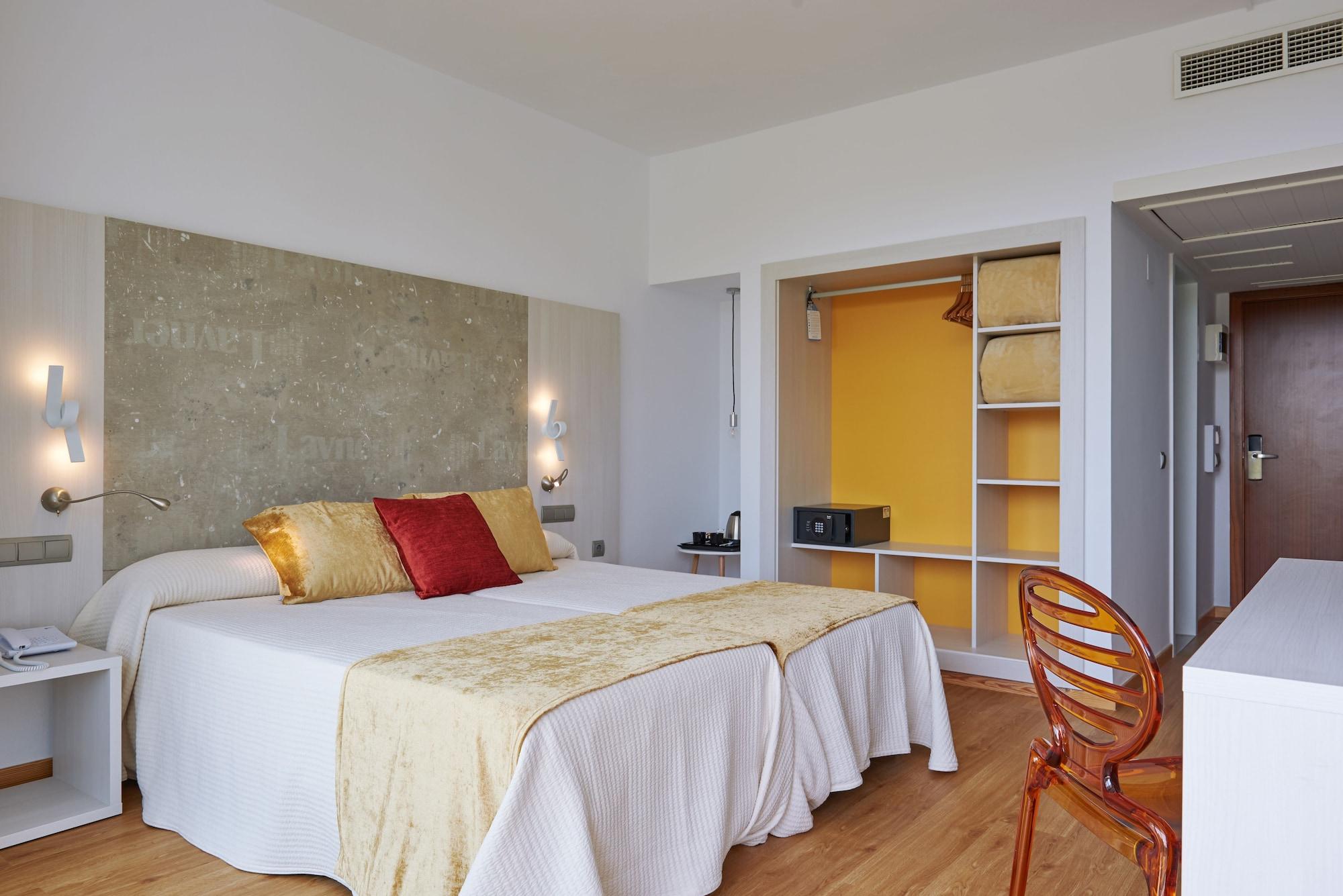 Hotel Abrat Сан-Антонио-Абад Экстерьер фото