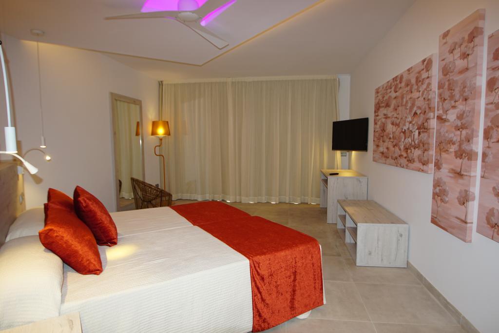 Hotel Abrat Сан-Антонио-Абад Экстерьер фото