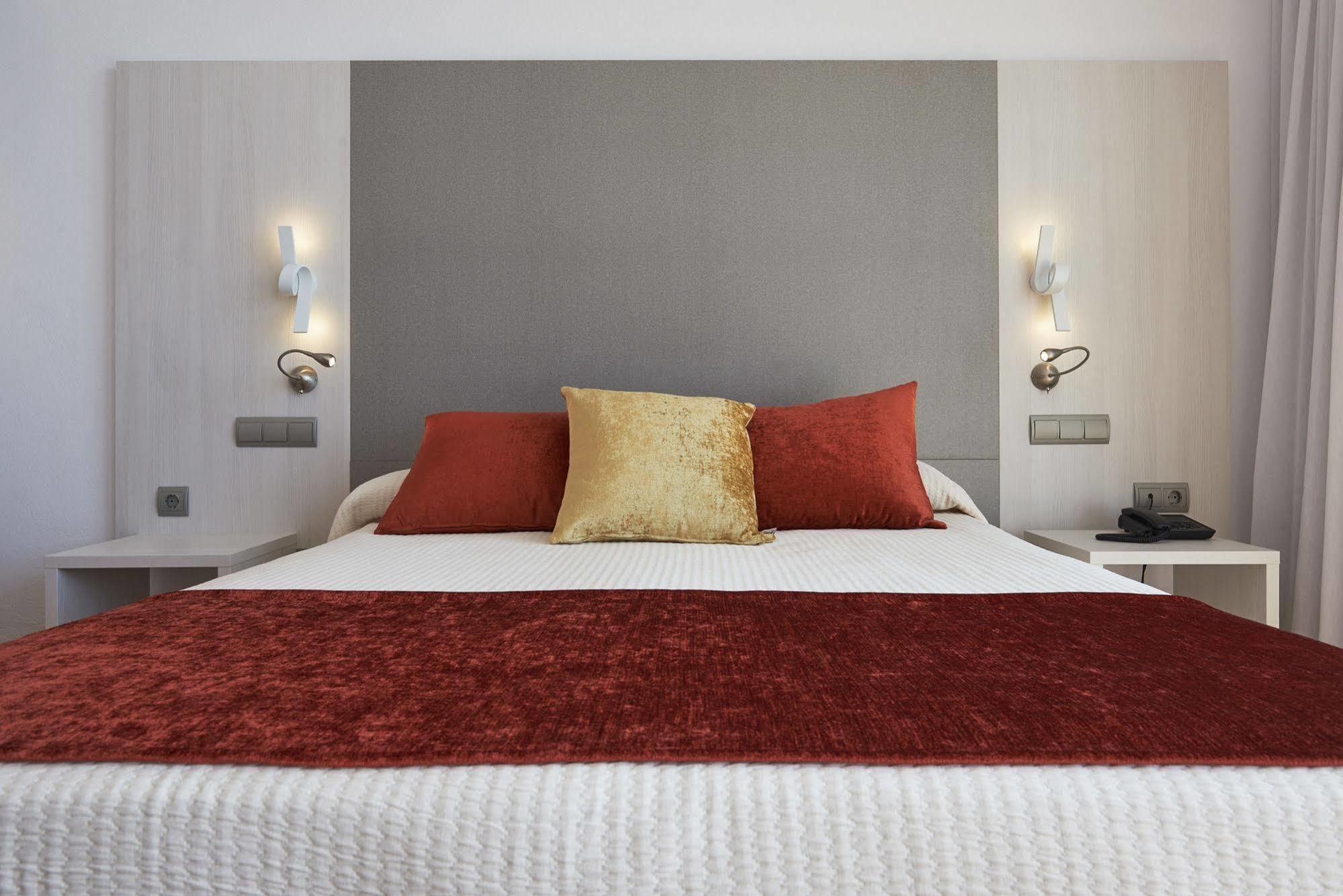 Hotel Abrat Сан-Антонио-Абад Экстерьер фото